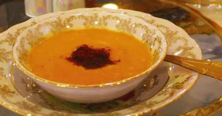 Kışın Sıcacık Bir Lezzet: Kremalı Bal Kabağı Çorbası Tarifi