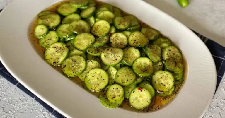En Nefis Lokanta Tarzı Salatalık Salatası Tarifi