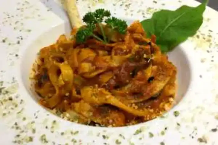 Ev Yapımı Tagliatelle ve Nefis Napolitan Sosu