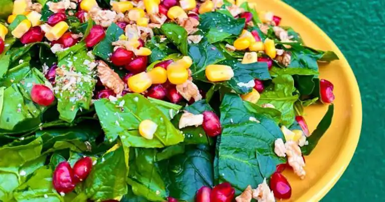 Nefis Narlı Cevizli Ispanak Salatası Tarifi