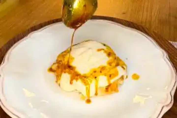 Tavuklu Paça Soslu Börek Tarifi