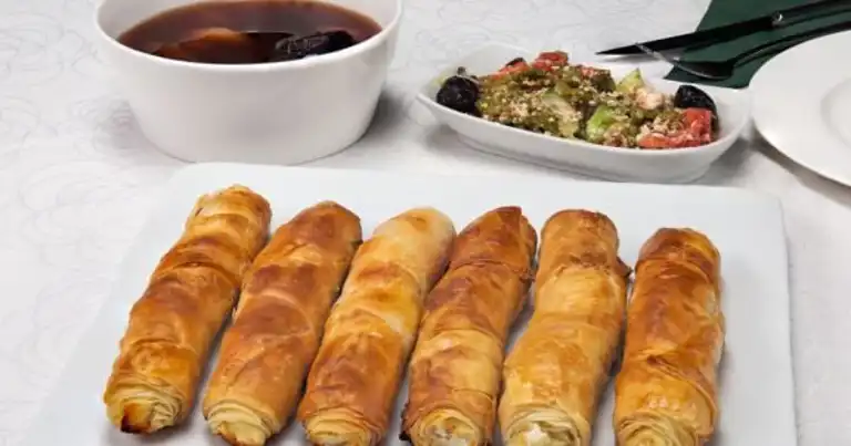 Sahur için Lezzetli Peynirli Kalem Börek ve Kuru Meyve Hoşafı Tarifi