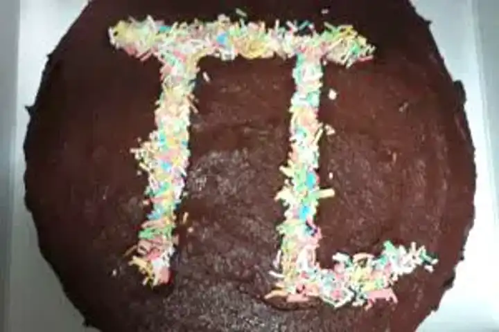 Nefis Pi Günü Pastası Tarifi