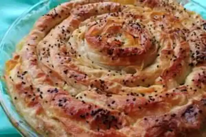 Çıtır Çıtır Pırasalı Peynirli Börek Tarifi