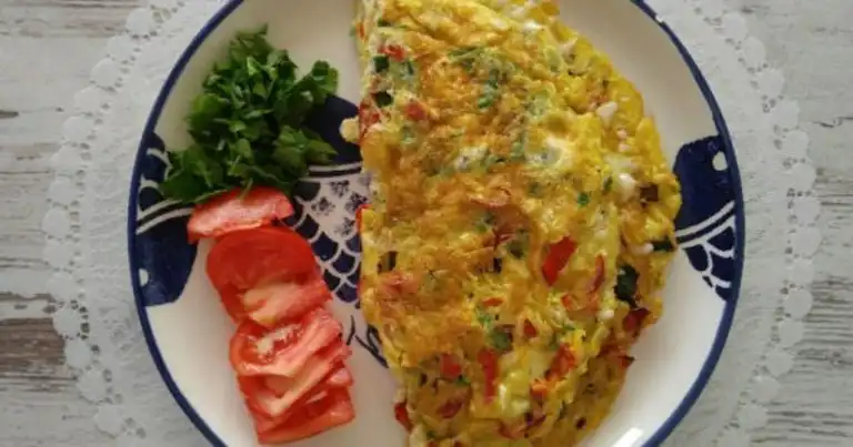 Nefis Pırasalı Lor Peynirli Omlet Tarifi