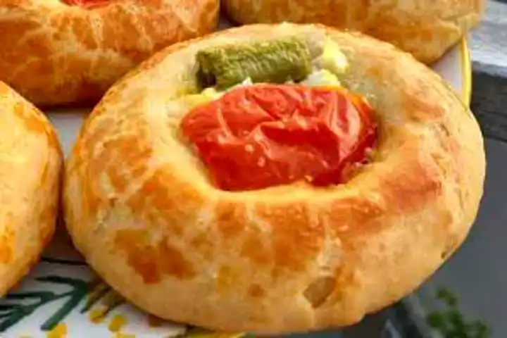 Ev Yapımı Lezzet: Pratik Pizza Poğaça Tarifi