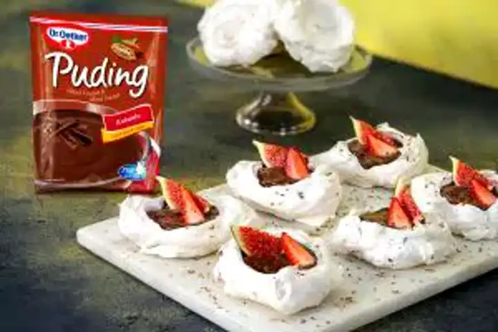 Mini Kakaolu Puding Dolgulu Pavlova Tarifi