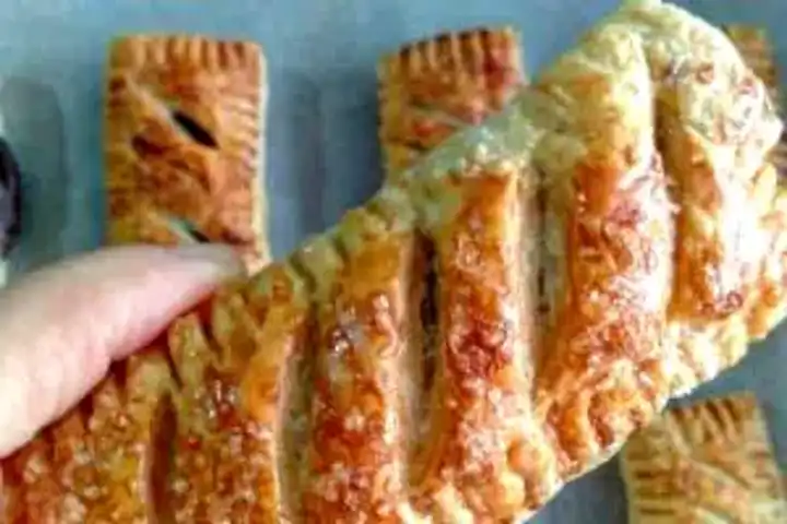 Çıtır Çıtır Rulo Milföy Tatlısı Tarifi