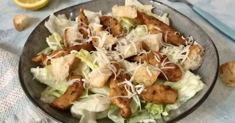 Ev Yapımı Lezzetli Sezar Salata Tarifi