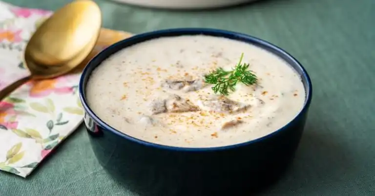 Pratik ve Lezzetli Sütlü Mantar Çorbası Tarifi