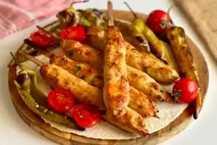 Fırında Püf Noktalarıyla Lezzetli Tavuk Kebabı Tarifi