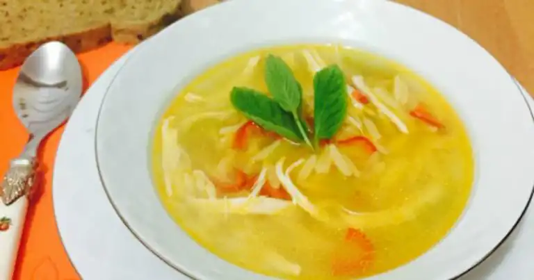 Pratik Arpa Şehriyeli Tavuk Suyu Çorbası Tarifi