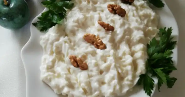 Nefis Yoğurtlu Kereviz Salatası Tarifi