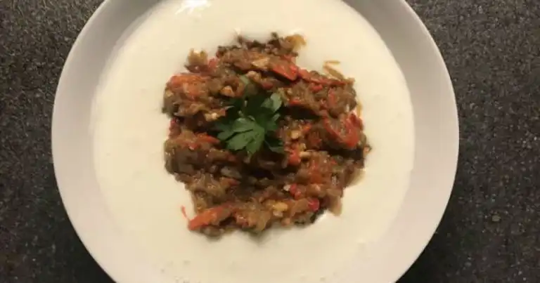 Nefis Yoğurtlu Yer Fıstıklı Patlıcan Salatası Tarifi