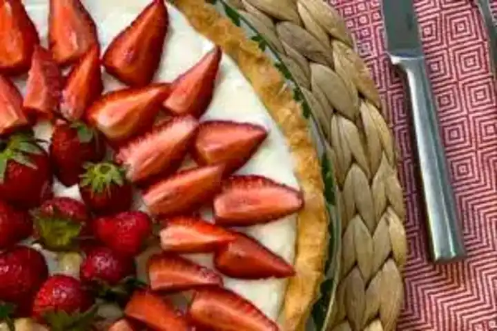 Yumuşacık Çilekli Tart Tarifi