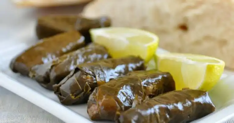 Nefis Zeytinyağlı Karalahana Sarması Tarifi